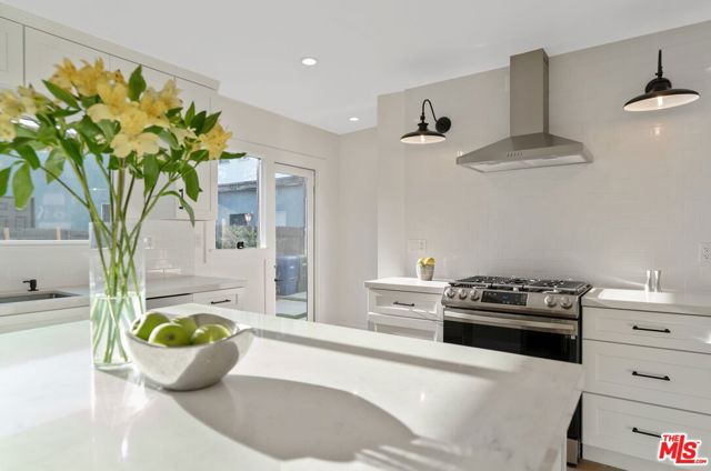 7957 Fountain Avenue, West Hollywood CA: https://media.crmls.org/mediaz/30667826-3ee1-463c-82b4-121452322ffd.jpg