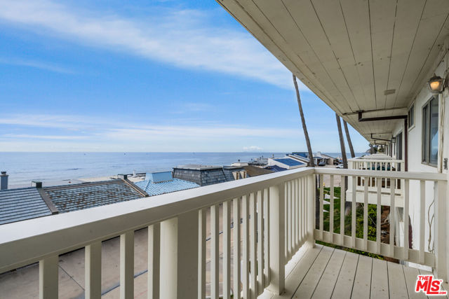 11942 Whitewater Lane, Malibu CA: https://media.crmls.org/mediaz/3066ec03-5c4b-4953-aebb-0cecb61b7bbf.jpg