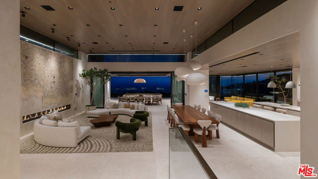 5012 Carbon Beach Terrace, Malibu CA: https://media.crmls.org/mediaz/3067b145-d82e-4360-9c91-0e98b032acb3.jpg