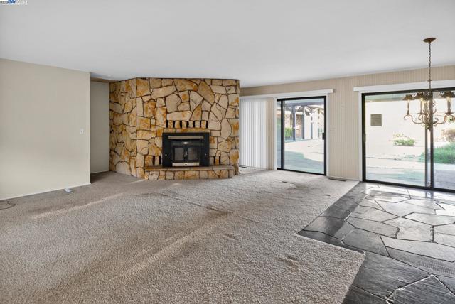 20521 Upper Hillview Dr, Sonora CA: https://media.crmls.org/mediaz/306882f7-d3d5-4413-9687-7a2ab90131d7.jpg