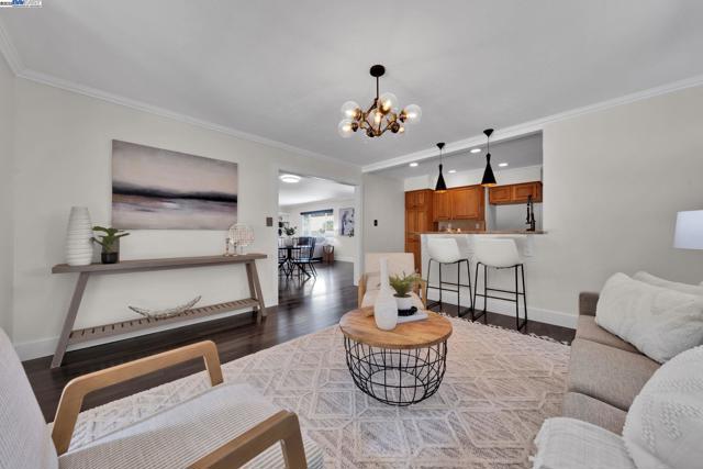 635 Janice Ave, Hayward CA: https://media.crmls.org/mediaz/30688310-cbaa-4c3e-a032-741dbfa01aa6.jpg