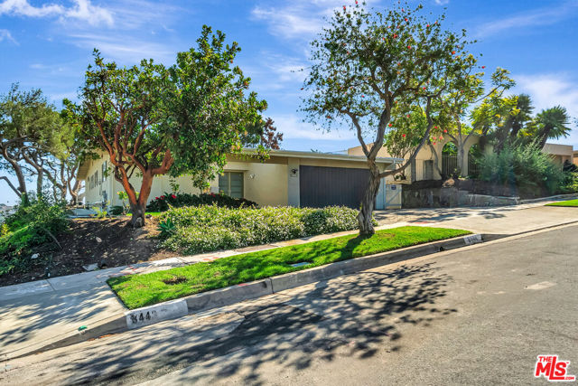 3444 Cloudcroft Drive, Malibu CA: https://media.crmls.org/mediaz/3068bed7-2831-4328-bb89-25b3b8bbfe4b.jpg