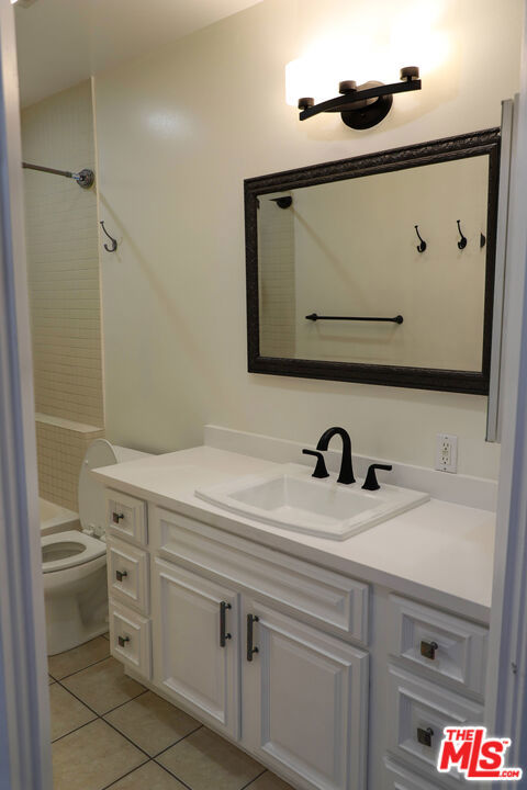 1132 Myra Avenue, Los Angeles CA: https://media.crmls.org/mediaz/3069107b-2e74-4a68-9cca-c5dba6c2e518.jpg