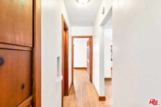 4171 Kraft Avenue, Studio City CA: https://media.crmls.org/mediaz/3069b384-80de-4fa6-a097-105fb373dd58.jpg