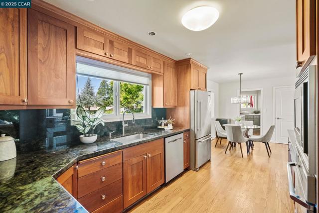 1902 Joseph Dr, Moraga CA: https://media.crmls.org/mediaz/3069d93b-ff6f-419f-8e6a-11e31f3899f2.jpg