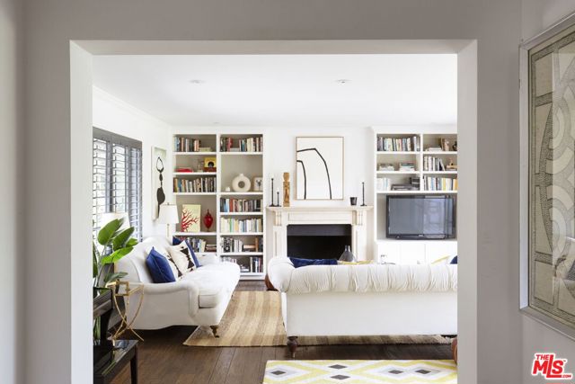 2500 Carman Crest Drive, Los Angeles CA: https://media.crmls.org/mediaz/3069dce0-a9b0-4a2a-99a8-3d3e28f07329.jpg
