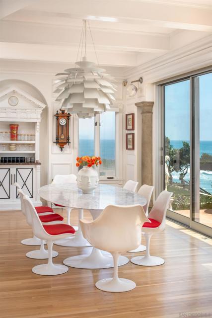 5143 Shore Drive, Carlsbad CA: https://media.crmls.org/mediaz/306a6801-e464-477b-9dd4-98720670d6f4.jpg