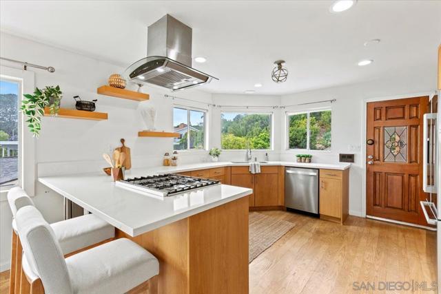 5021 Foothill Blvd, San Diego CA: https://media.crmls.org/mediaz/306a7968-1b1d-4f7a-a123-decdf8dab884.jpg