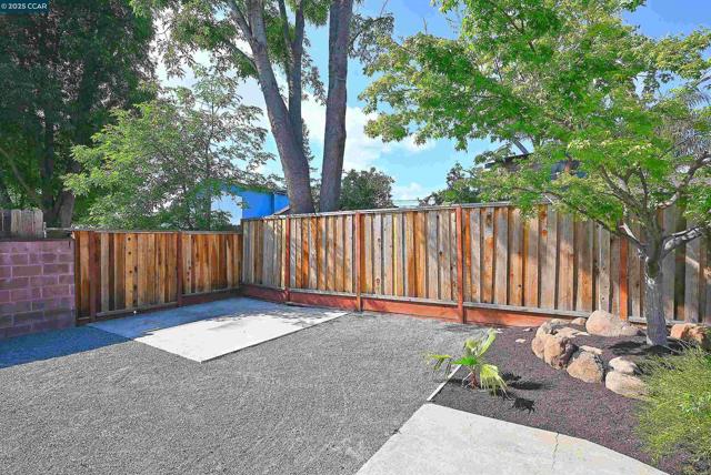 65 Dawn Dr, Pleasant Hill CA: https://media.crmls.org/mediaz/306a9908-6d83-4cd8-a68d-2cf549a52ff2.jpg