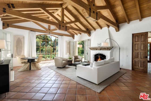 849 Ashley Road, Montecito CA: https://media.crmls.org/mediaz/306b0015-e5a5-4227-888f-40cf9d63ca91.jpg