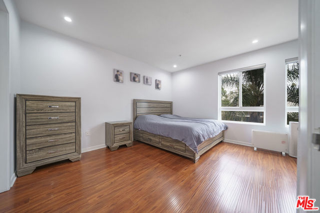 1401 S St Andrews Place, Los Angeles CA: https://media.crmls.org/mediaz/306b9710-0a93-402a-8c5d-a3254e3240b5.jpg