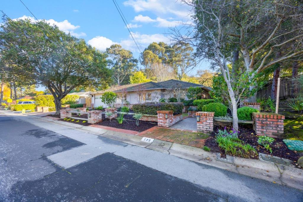 723 Laurelwood Drive