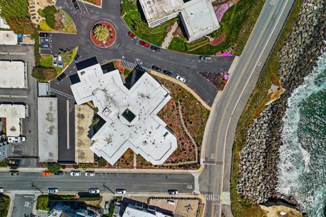 890 West Cliff Drive, Santa Cruz CA: https://media.crmls.org/mediaz/306c75b7-8e8f-43ac-84d3-4d266fa20f8d.jpg