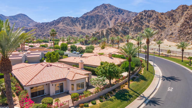 48245 Calle Floristas, La Quinta CA: https://media.crmls.org/mediaz/306ceb40-45d5-4d6e-a362-771eaae48f96.jpg