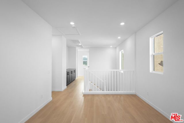 23725 Orange Blossom Dr, Newhall CA: https://media.crmls.org/mediaz/306d15e5-2885-40a1-9c65-35b3d33ec9dc.jpg