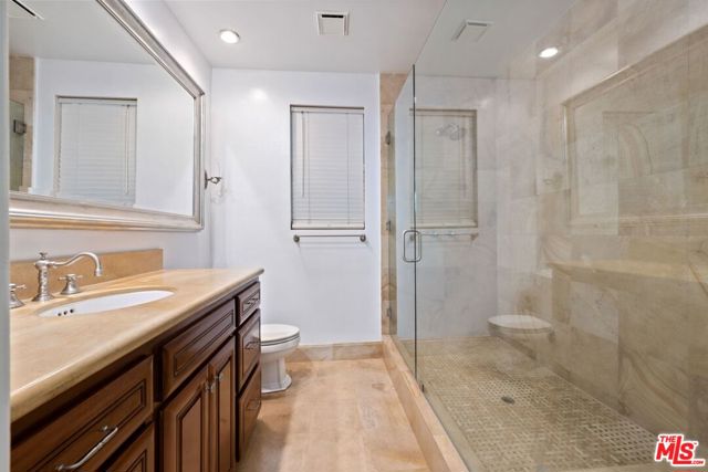 1375 Kelton Avenue, Los Angeles CA: https://media.crmls.org/mediaz/306d2165-46c1-4a5e-8e45-663b8b5ae054.jpg