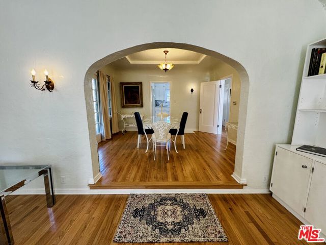 2128 Veteran Avenue, Los Angeles CA: https://media.crmls.org/mediaz/306d7ba4-7e2d-4909-b436-a5b477c5d3f2.jpg