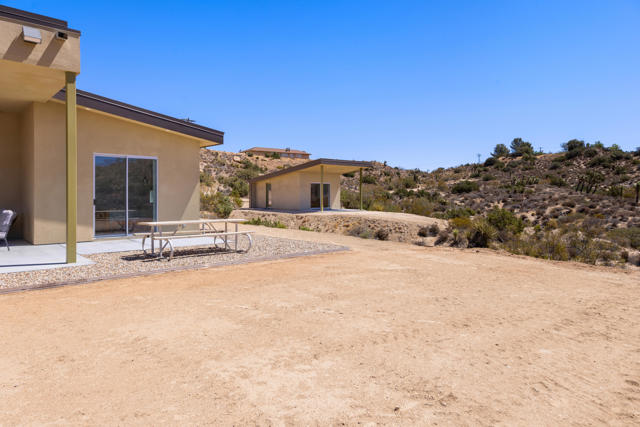 7852 Pinon Drive, Yucca Valley CA: https://media.crmls.org/mediaz/306d9959-6db5-4293-ae14-a69d1e62dcb5.jpg