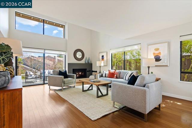 7 Doral Dr, Moraga CA: https://media.crmls.org/mediaz/306e4789-4216-4e80-8ef6-f2adc17e82ad.jpg