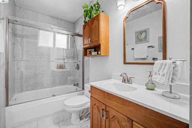 6364 Honeysuckle Dr, Newark CA: https://media.crmls.org/mediaz/306ea27b-15b6-45dd-bbb9-c8c8b8b3b9cc.jpg