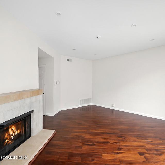 751 Trousdale Street, Oak Park CA: https://media.crmls.org/mediaz/307042f3-2d84-4718-bca9-f45dcd516201.jpg