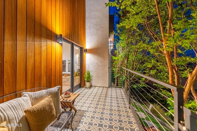 28333 Foothill Drive, Agoura Hills CA: https://media.crmls.org/mediaz/30705295-ad3f-4673-a6a5-d4faab267971.jpg