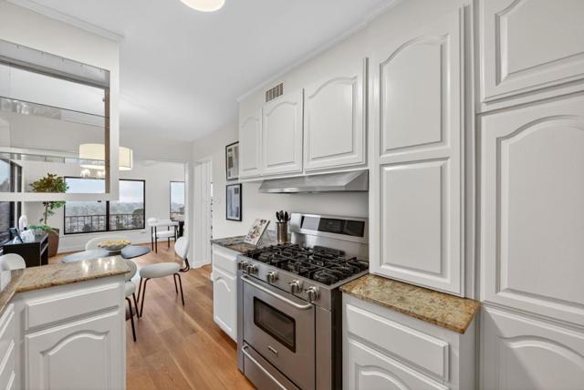 72 Cresta Vista Drive, San Francisco CA: https://media.crmls.org/mediaz/30705400-5f9f-44d1-84f6-f4d59c494f4d.jpg