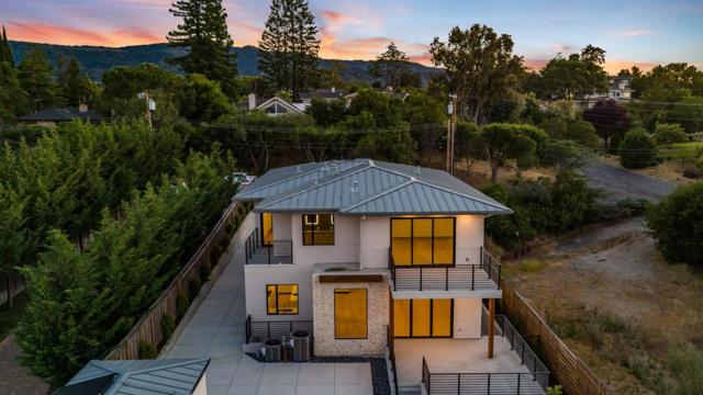 1127 Hillslope Place, Los Altos CA: https://media.crmls.org/mediaz/30709a55-f012-4601-9424-19b0307cb12a.jpg