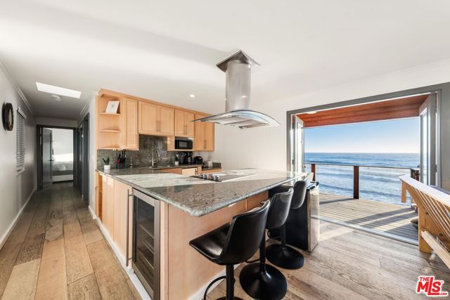 43000 Pacific Coast Highway, Malibu CA: https://media.crmls.org/mediaz/3070b4df-7142-4e00-839e-713d670e3582.jpg