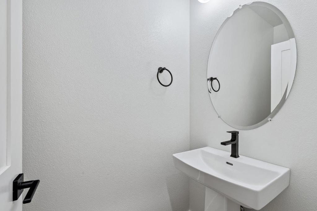 https://media.crmls.org/mediaz/3070f819-1f1f-42a6-a264-3ff85e08aaf1.jpg?preset=X-Large