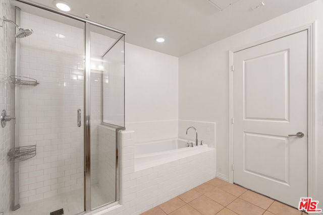 4050 Glencoe Avenue, Marina del Rey CA: https://media.crmls.org/mediaz/307169d8-ebc7-42c4-99bd-106fcf3b779e.jpg