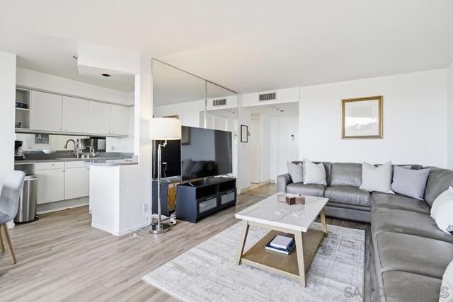 1820 Avenida Del Mundo, Coronado CA: https://media.crmls.org/mediaz/3071c427-63e5-49f8-938d-17ad979f8008.jpg