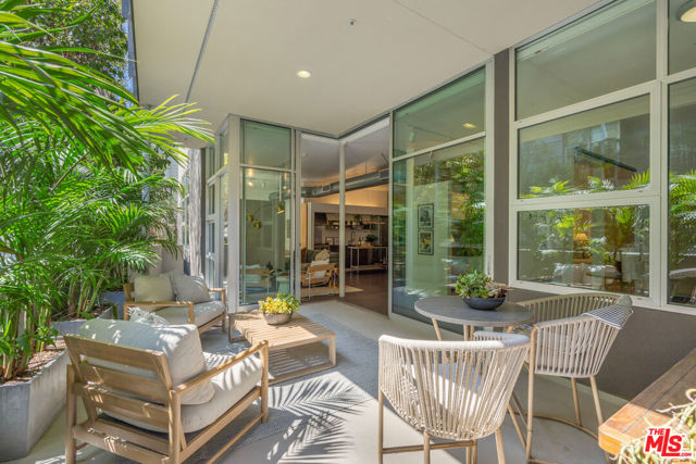 4080 Glencoe Avenue, Marina del Rey CA: https://media.crmls.org/mediaz/30720751-7425-47fa-ac3d-940a66ff8347.jpg