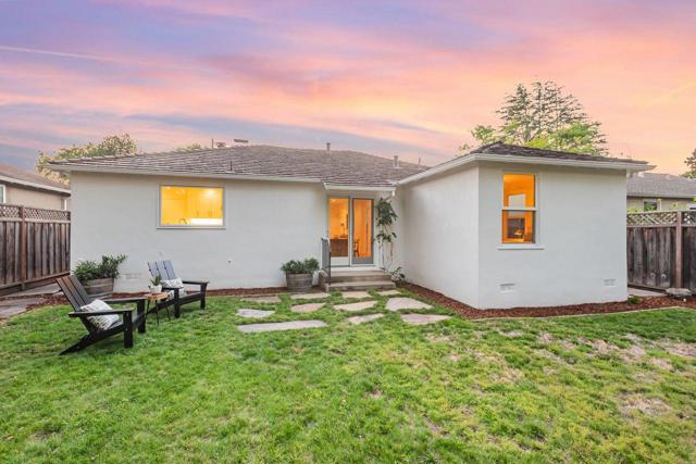 916 Peggy Lane, Menlo Park CA: https://media.crmls.org/mediaz/3072222b-410b-4f11-9ec4-2697b864505d.jpg