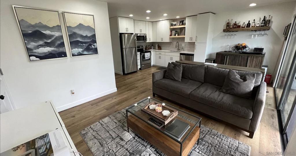 1092 Fresno St - photo 2