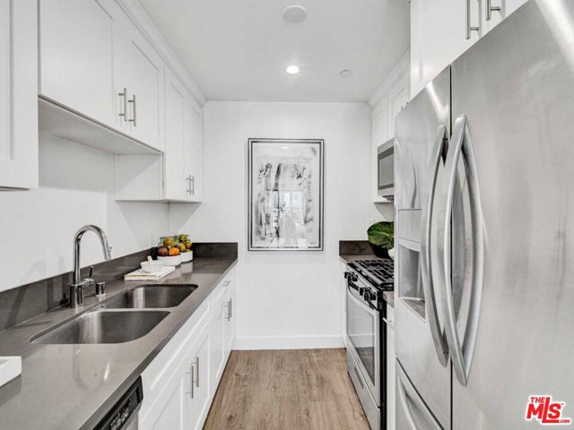 725 N Alfred Street, Los Angeles CA: https://media.crmls.org/mediaz/30730043-6fdc-4e3b-bb17-5f57b2c1a37c.jpg