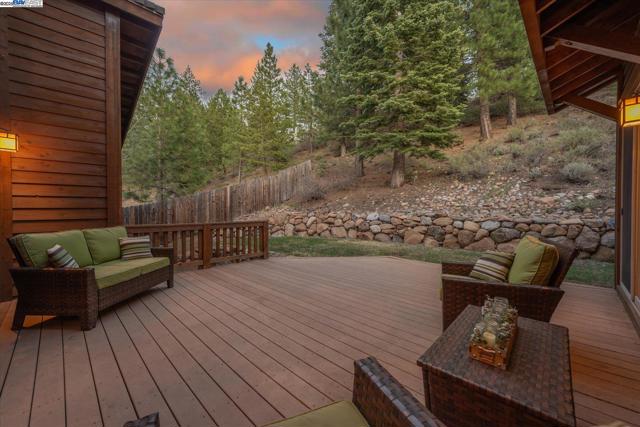 10023 S River Street, Truckee CA: https://media.crmls.org/mediaz/3073499e-08b4-438d-8544-2bc5249341d4.jpg