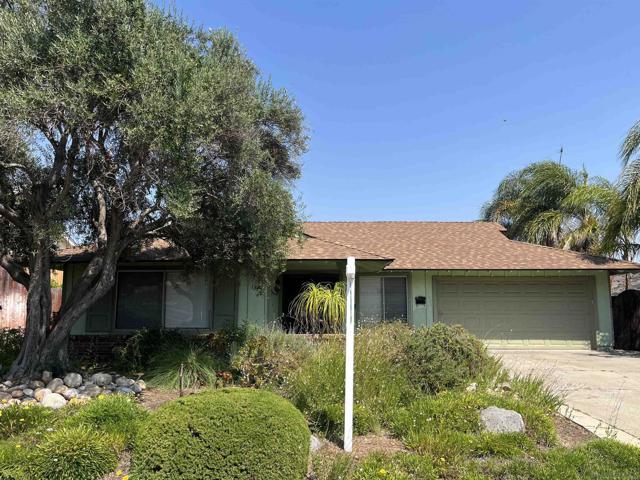 13343 Tarascan, Poway CA: https://media.crmls.org/mediaz/307425e4-6641-41c0-bc92-ee82faa409ca.jpg