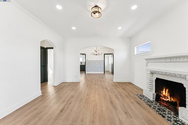 2734 Macarthur Blvd, Oakland CA: https://media.crmls.org/mediaz/30743043-eb76-40f8-b10a-6dc5cbf94dcf.jpg