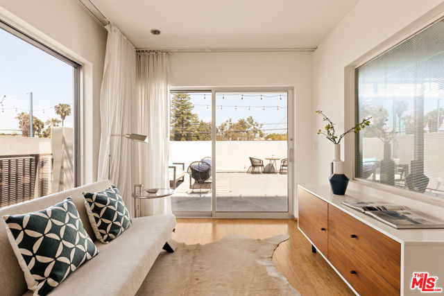 621 San Juan Avenue, Venice CA: https://media.crmls.org/mediaz/307468b2-73d7-42b5-8000-e254d0d31336.jpg