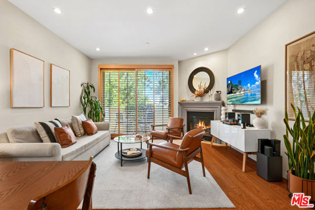 5303 Satsuma Avenue, North Hollywood CA: https://media.crmls.org/mediaz/3074daa3-cc01-4aff-96f7-cb76dc0eaefc.jpg