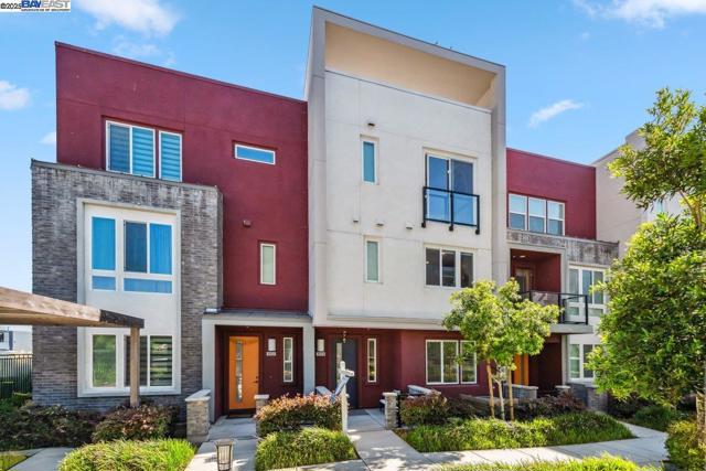3933 Eminence St, Dublin CA: https://media.crmls.org/mediaz/3075407a-2acd-4477-bf19-f38ed14c39cf.jpg