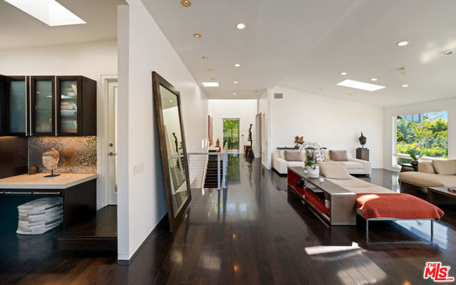 1415 Summitridge Drive, Beverly Hills CA: https://media.crmls.org/mediaz/30759829-a9bd-408b-9983-6b6732b6d5f7.jpg