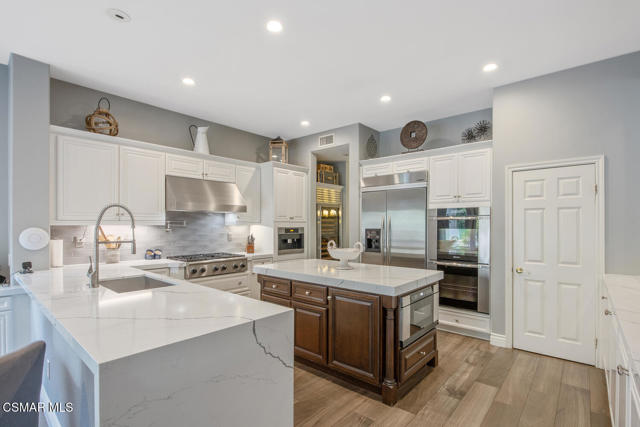 5419 Via Olas, Newbury Park CA: https://media.crmls.org/mediaz/30767248-270b-4ffd-ab3e-1b98cf136791.jpg