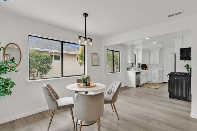 471 Rose St, Livermore CA: https://media.crmls.org/mediaz/307687e7-37fd-4465-a7ed-bb2a769046a2.jpg