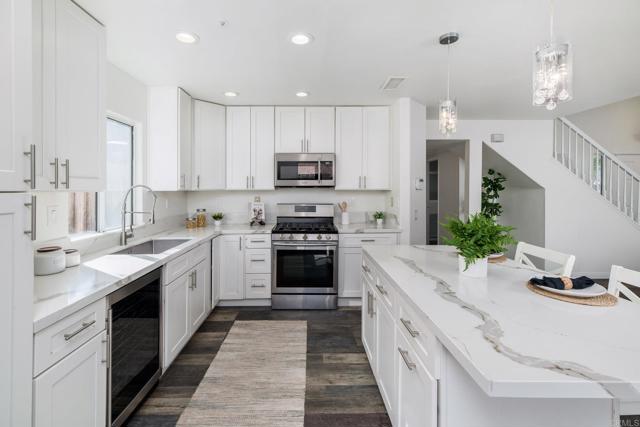 Detail Gallery Image 8 of 26 For 1149 Cochise Ct, Vista,  CA 92084 - 4 Beds | 3 Baths