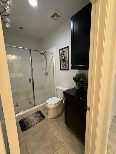 250 Paseo Bravo, Palm Desert CA: https://media.crmls.org/mediaz/3076c24d-3957-4991-9347-6c8f09099d37.jpg