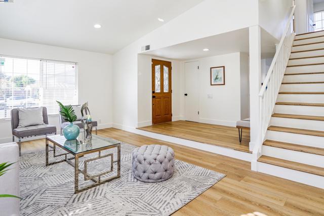 4452 Alice Way, Union City CA: https://media.crmls.org/mediaz/30776a0a-860f-454f-9df2-b82ad368dd21.jpg