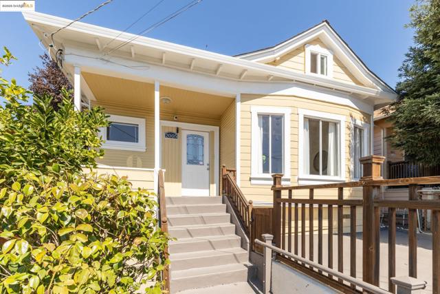 2005 36th Avenue, Oakland CA: https://media.crmls.org/mediaz/3077c728-f754-4072-8efc-107921d3fac3.jpg