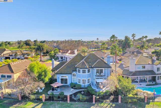 5771 Gateway Ct, Discovery Bay CA: https://media.crmls.org/mediaz/3077f68a-dc70-4749-9a95-31daa7797b9b.jpg